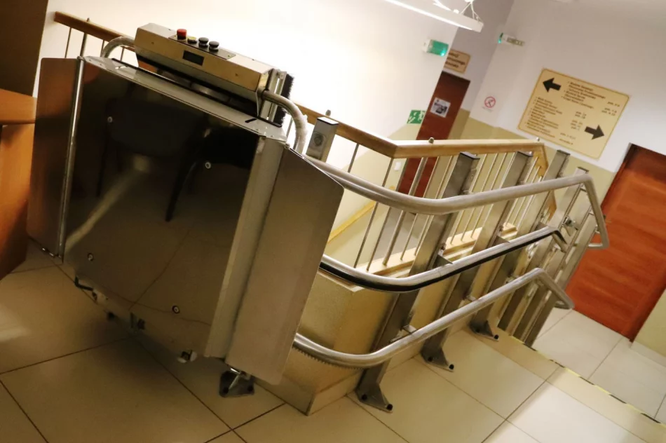 Budynek Urzędu Gminy Limanowa coraz bardziej przyjazny osobom niepełnosprawnym - zdjęcie 14