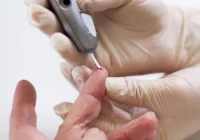 Polska: 23 975 nowych zakażeń COVID-19; najwięcej zgonów - 637. Opracowano spray do nosa, który zapobiega zakażeniom koronawirusem - zdjęcie główne