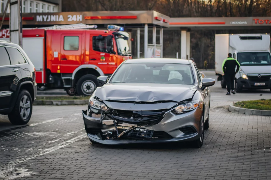 Zderzenie trzech aut na drodze powiatowej - zdjęcie 6