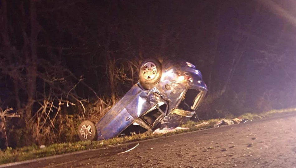 18-latek stracił panowanie, samochód dachował - zdjęcie 1