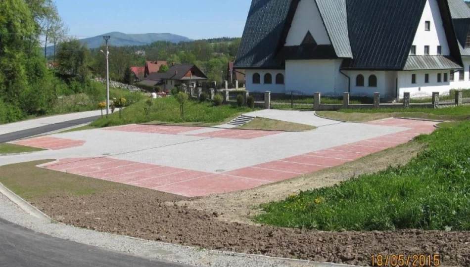 Wieś ma nowe centrum - powstały parkingi, wyremontowano drogi - zdjęcie 1