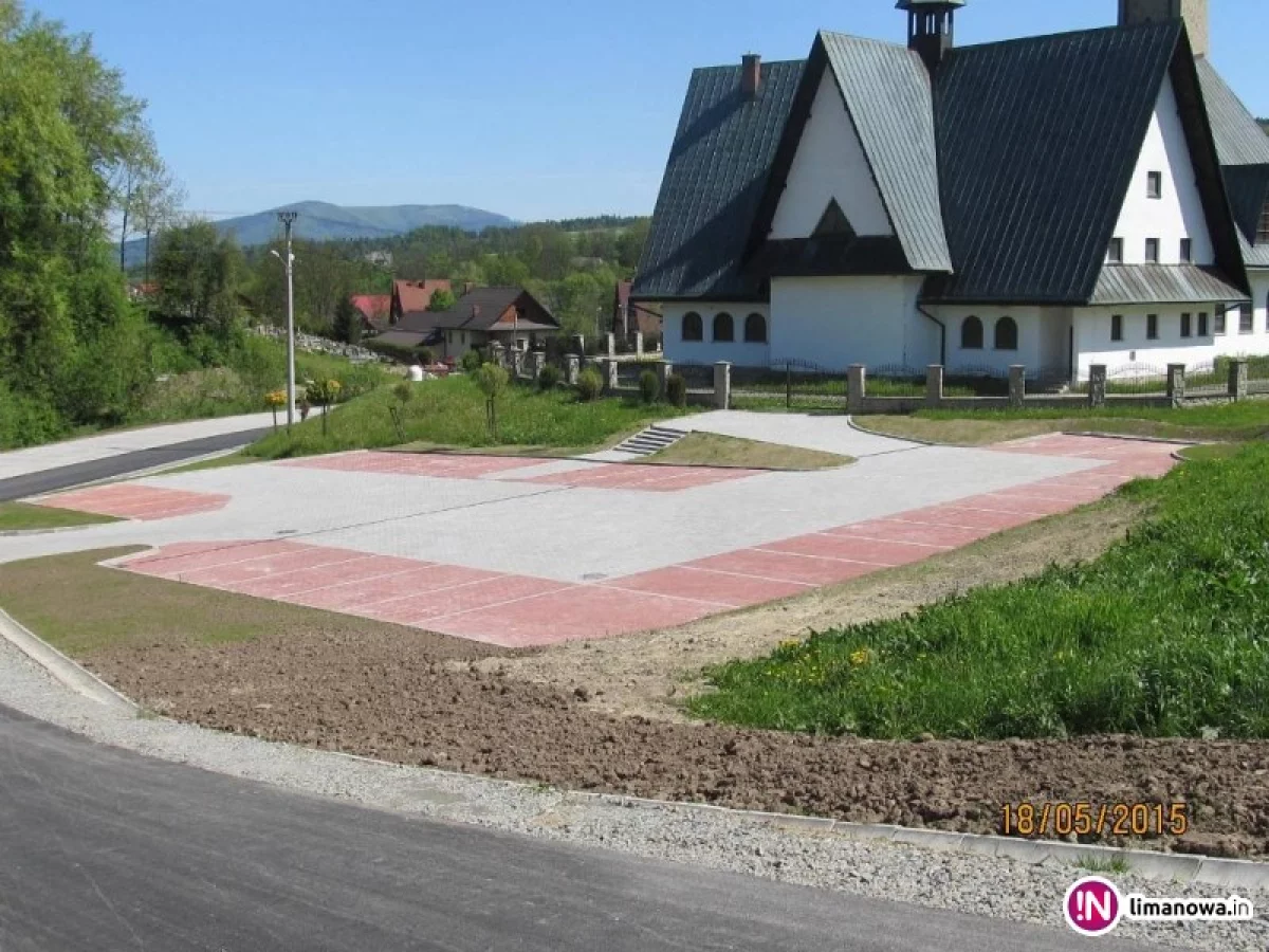 Wieś ma nowe centrum - powstały parkingi, wyremontowano drogi