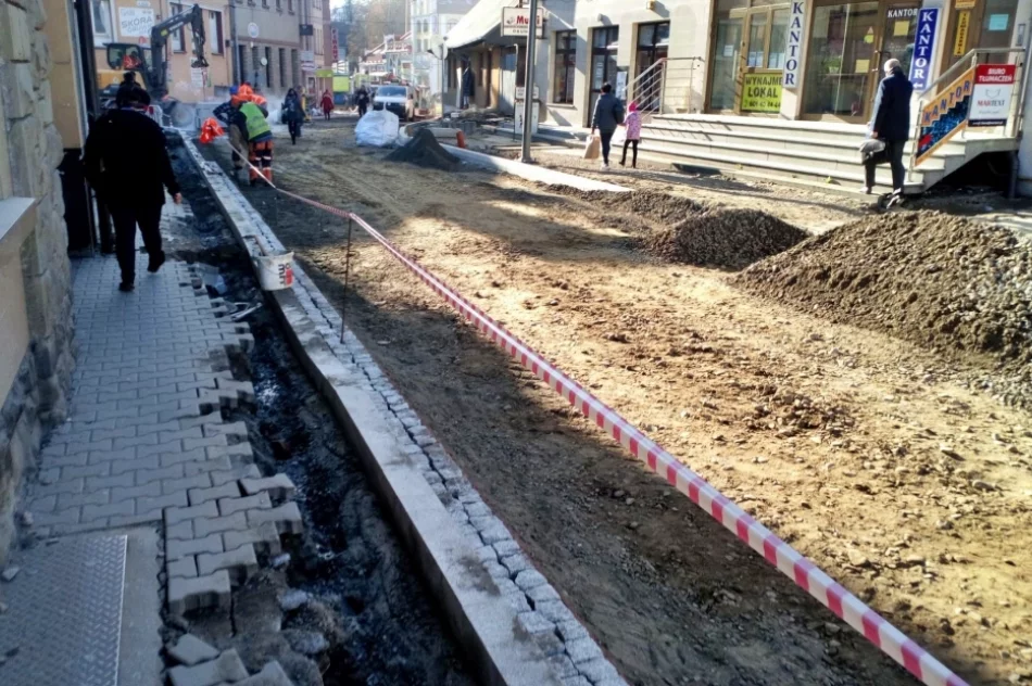 Piesi lawirują między wykopami i koparkami - zdjęcie 8