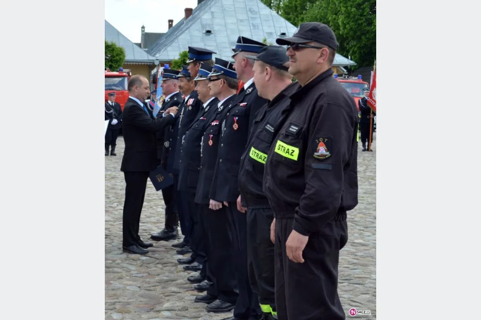 Strażacy odznaczeni przez starostę - zdjęcie 2