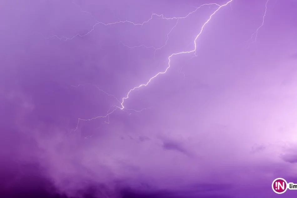 Piorun uderzył w budynek - zdjęcie 3