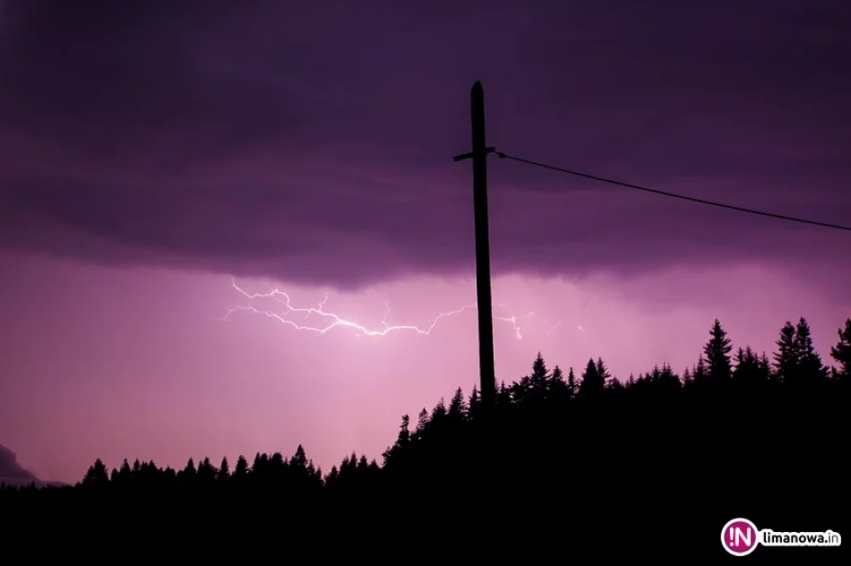 Piorun uderzył w budynek - zdjęcie 4