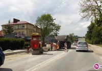 Korki na 'krajówce' - drogowcy ręcznie łatają przełomy - zdjęcie główne