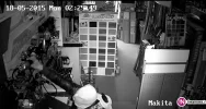 Włamali się do sklepu. Kradzież zarejestrował monitoring. Czeka nagroda - zdjęcie 2