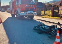 Samochód zderzył się z motorowerem. 15-latek zabrany do szpitala - zdjęcie główne