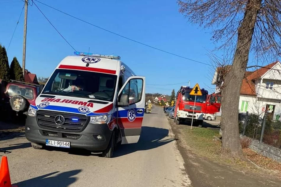 Samochód zderzył się z motorowerem. 15-latek zabrany do szpitala - zdjęcie 2