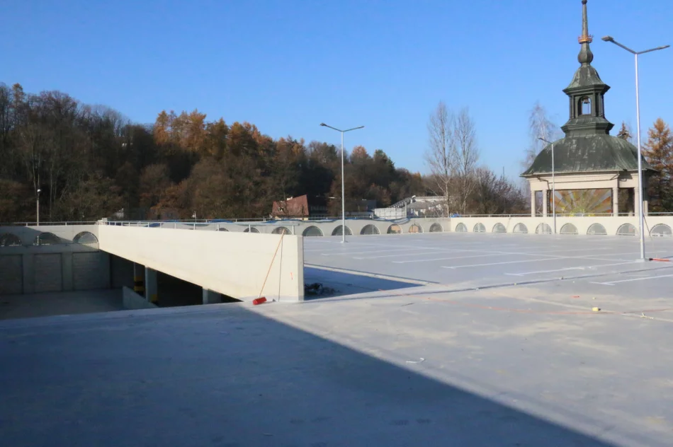 TRWAJĄ PRACE WYKOŃCZENIOWE NA WIELOPOZIOMOWYM PARKINGU - zdjęcie 12