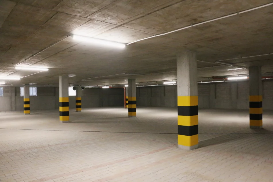 TRWAJĄ PRACE WYKOŃCZENIOWE NA WIELOPOZIOMOWYM PARKINGU - zdjęcie 16