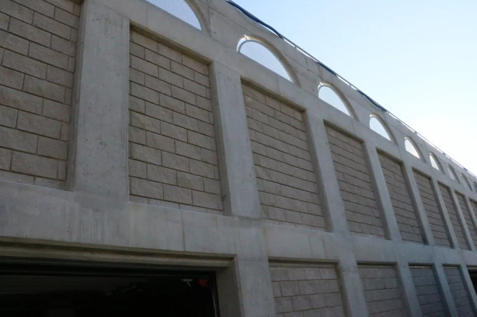 TRWAJĄ PRACE WYKOŃCZENIOWE NA WIELOPOZIOMOWYM PARKINGU - zdjęcie 19