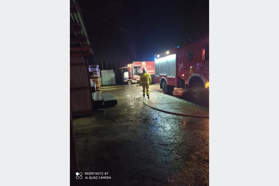 Zapaliły się samochody znajdujące się przy warsztacie - zdjęcie 7