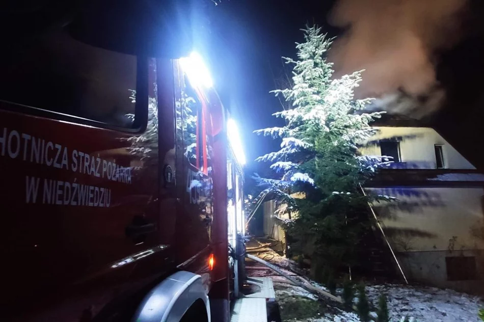 W nocy w budynku wybuchł pożar. Ogień gasiło 35 strażaków - zdjęcie 2