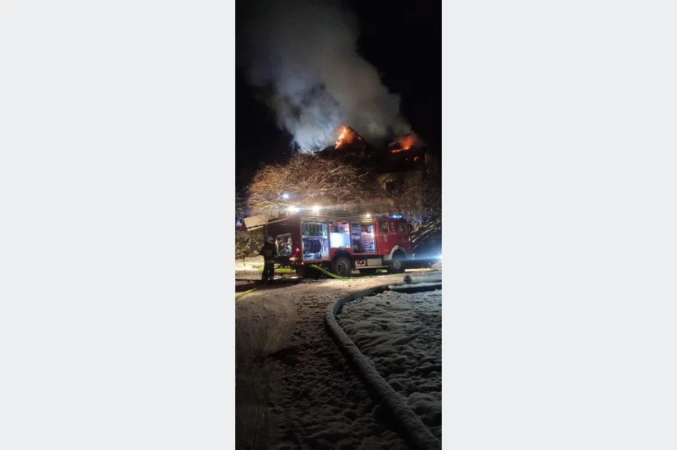 W nocy w budynku wybuchł pożar. Ogień gasiło 35 strażaków - zdjęcie 7