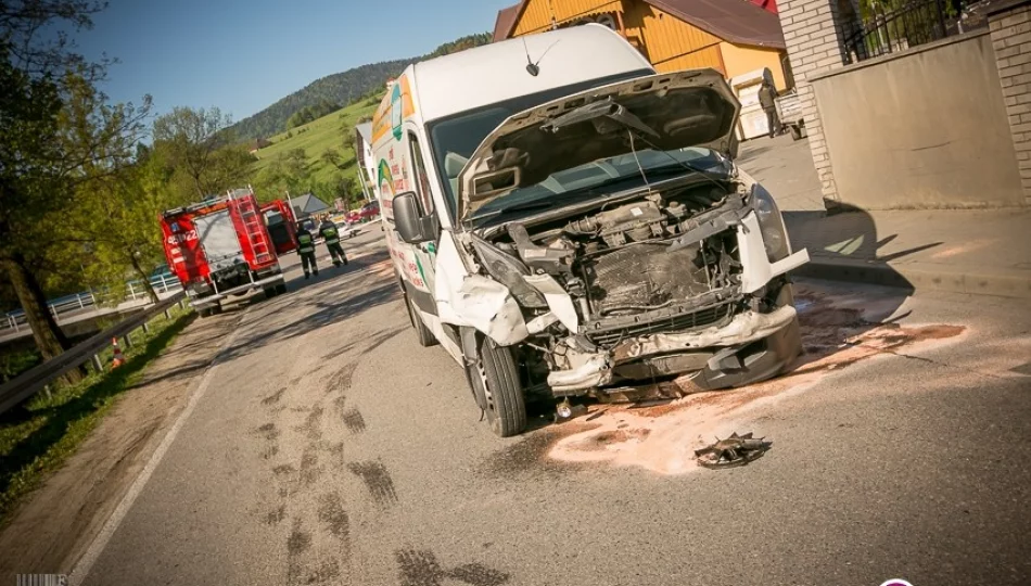 Groźnie wyglądająca kolizja. Auta kompletnie zniszczone - zdjęcie 1