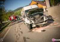 Groźnie wyglądająca kolizja. Auta kompletnie zniszczone - zdjęcie główne