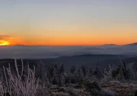 Warunki w górach nie są najlepsze, ale turystów sporo. Zobacz film - zdjęcie główne