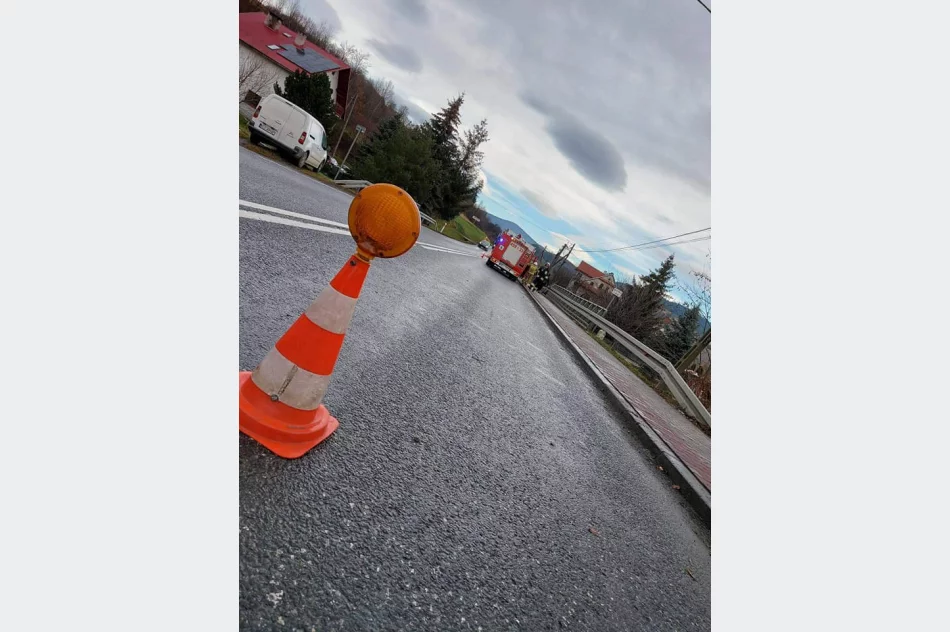 Czołowo-boczne zderzenie dwóch aut, jedna osoba poszkodowana - zdjęcie 2