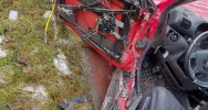 Czołowo-boczne zderzenie dwóch aut, jedna osoba poszkodowana - zdjęcie 3