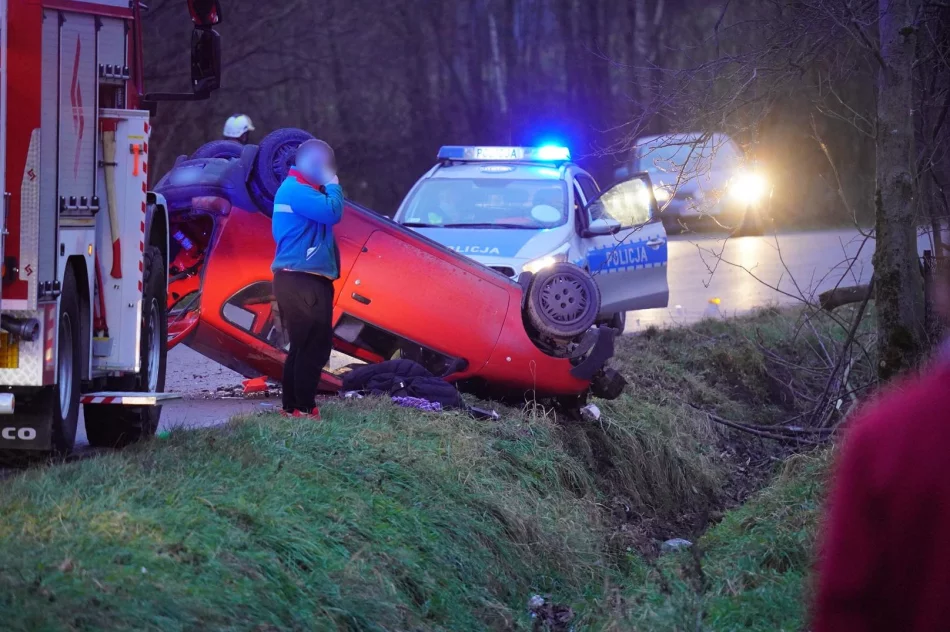 Groźnie wyglądające dachowanie, dwie osoby zostały ranne - zdjęcie 3