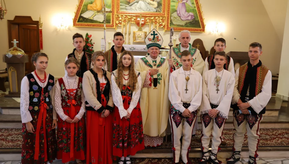 Arcybiskup bierzmował młodzież w Koninie - zdjęcie 1
