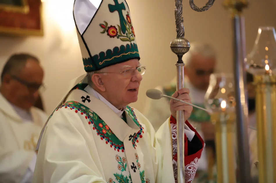 Arcybiskup bierzmował młodzież w Koninie - zdjęcie 3
