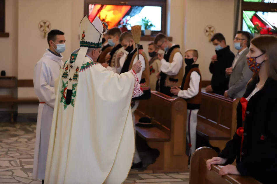 Arcybiskup bierzmował młodzież w Koninie - zdjęcie 5