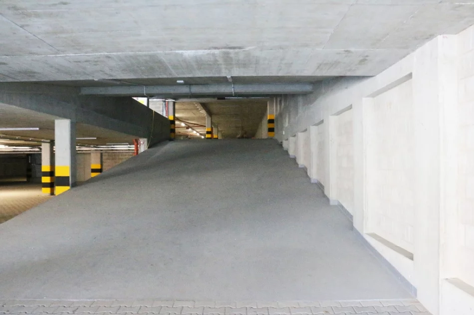 Na nowym parkingu trwają prace wykończeniowe - zdjęcie 2