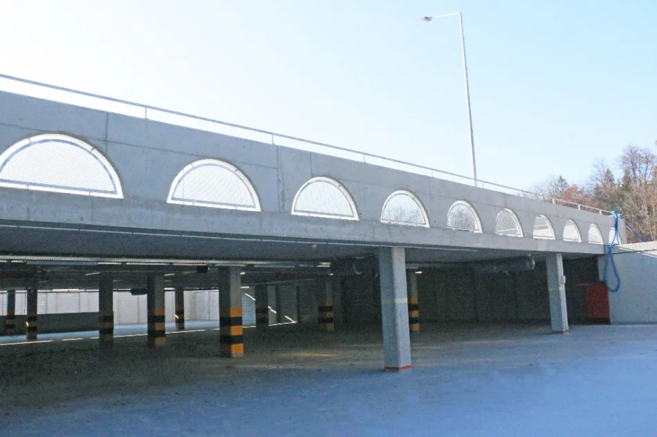 Na nowym parkingu trwają prace wykończeniowe - zdjęcie 7