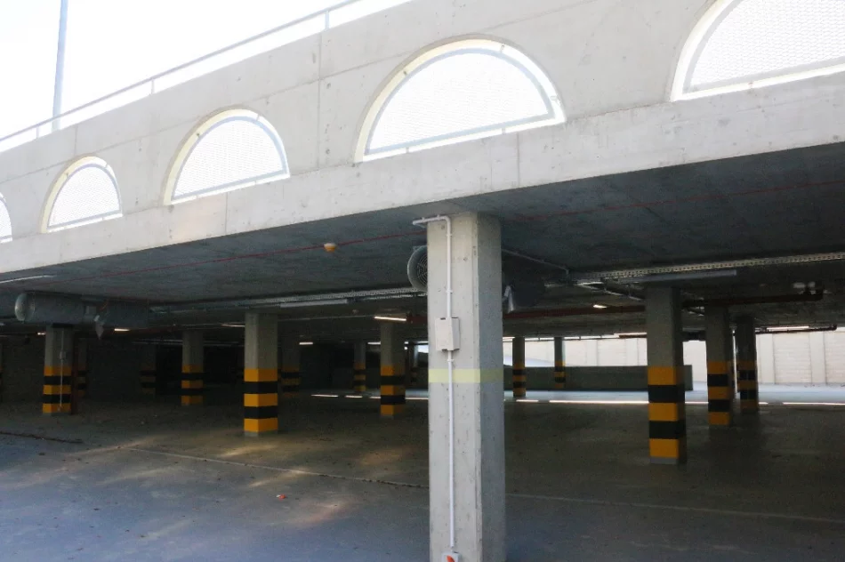 Na nowym parkingu trwają prace wykończeniowe - zdjęcie 8