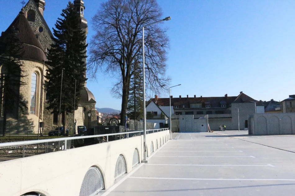 Na nowym parkingu trwają prace wykończeniowe - zdjęcie 12