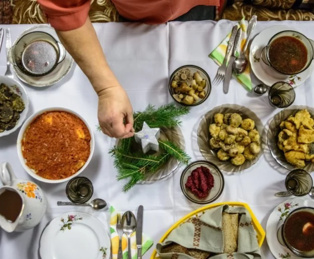 Raport: blisko 30 proc. konsumentów chce przynajmniej część żywności na święta kupić w internecie - zdjęcie główne