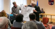 Mieszkańcy wygrali, burmistrz szybko wycofał się z pomysłu - zdjęcie 2
