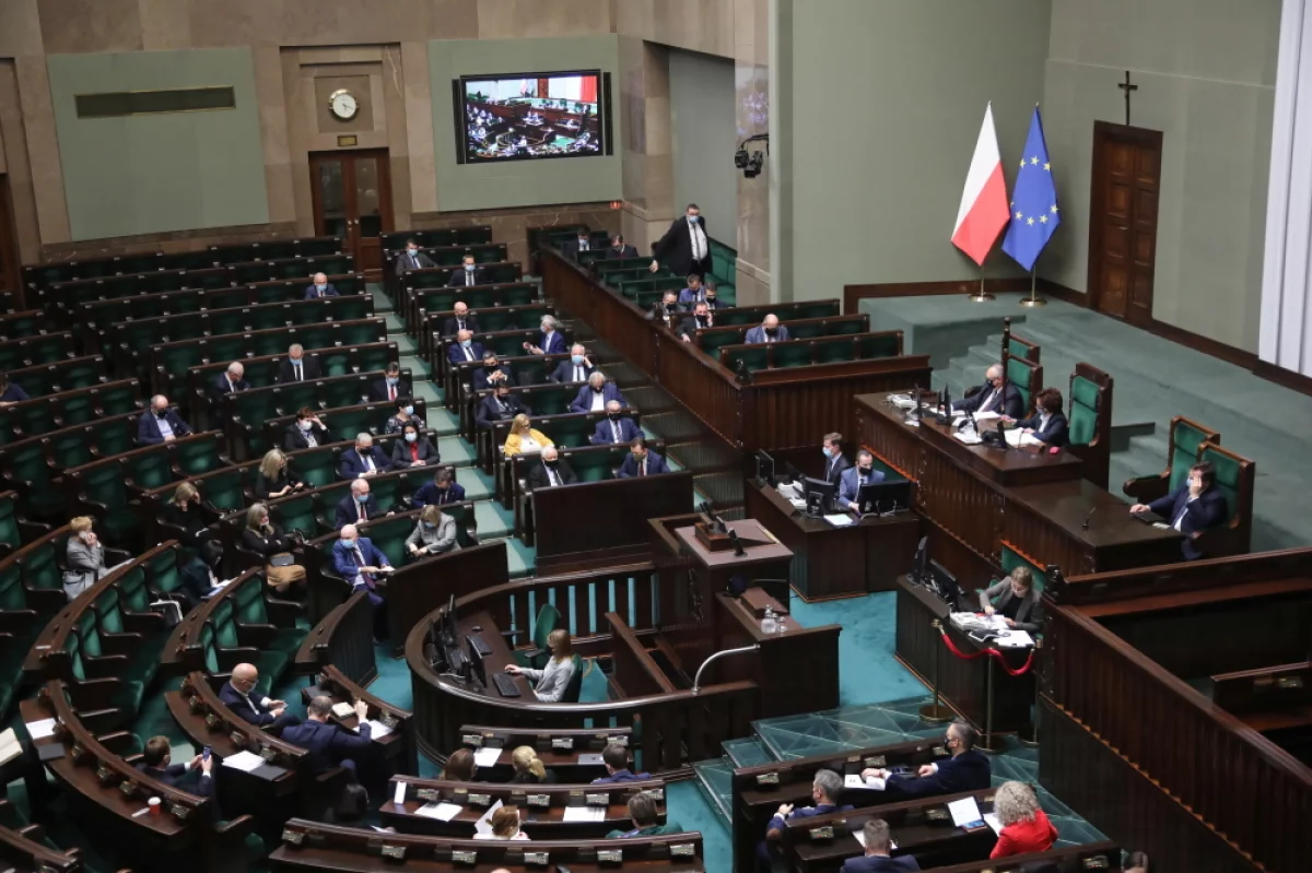 Sejm za częścią poprawek. Pomoc "COVID-19" do większej liczby branż,  m.in.: kateringu, transportu, kultury i handlu