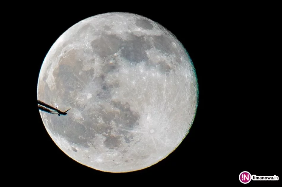 Boening 777 i księżyc - zdjęcie 2