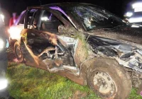 Auto wypadło z drogi, dwie osoby ranne! - zdjęcie główne