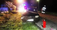 Auto wypadło z drogi, dwie osoby ranne! - zdjęcie 3