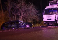 Zderzenie osobówki z samochodem dostawczym, jeden z kierowców trafił do szpitala - zdjęcie główne