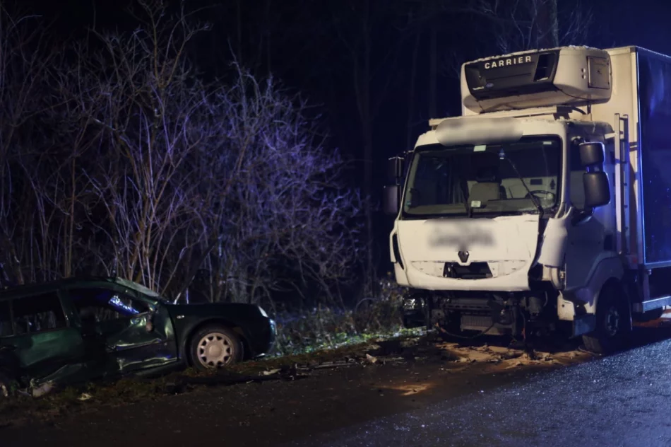 Zderzenie osobówki z samochodem dostawczym, jeden z kierowców trafił do szpitala - zdjęcie 2