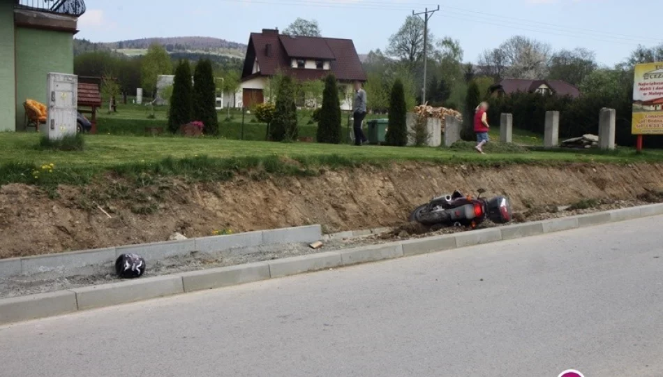 Wypadek motocyklisty na łuku drogi - zdjęcie 1