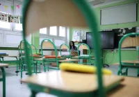 Premier: jeśli będziemy przestrzegać obostrzeń, po feriach możliwy powrót nauki stacjonarnej lub hybrydowej - zdjęcie główne