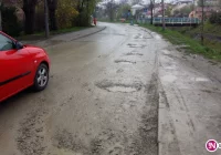 122 metry błota w którym toną kierowcy i piesi - zdjęcie główne