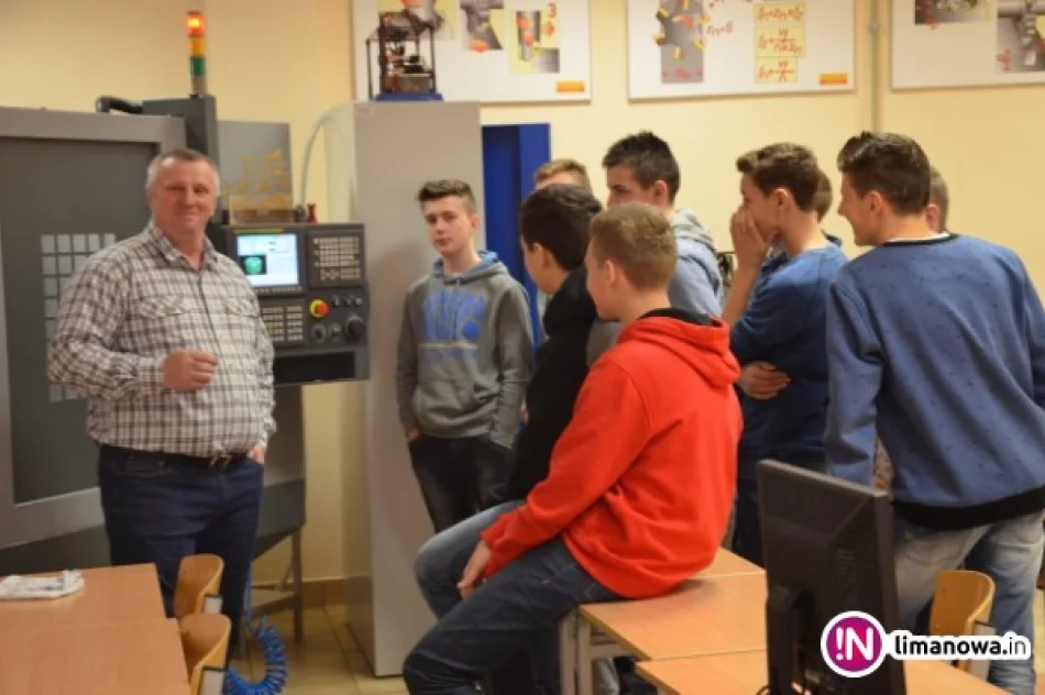 Podczas dnia otwartego poznawali zawody - zdjęcie 2