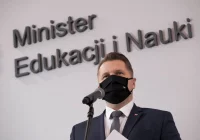 Minister o scenariuszu powrotu dzieci do szkół - zdjęcie główne