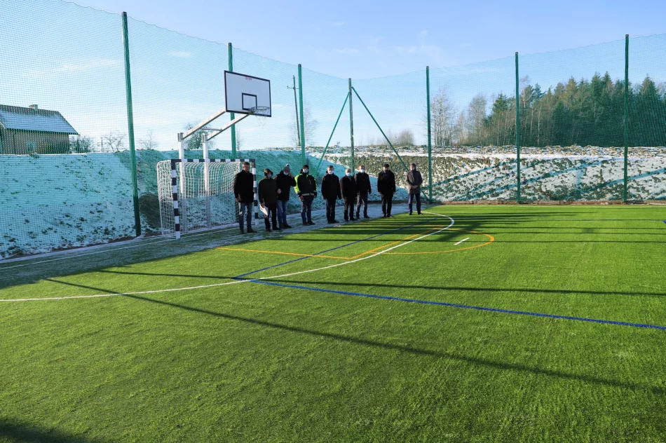 Przebudowa boiska sportowego w Starym Rybiu zakończona - zdjęcie 2