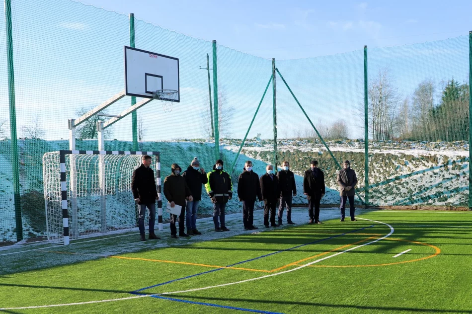 Przebudowa boiska sportowego w Starym Rybiu zakończona - zdjęcie 3