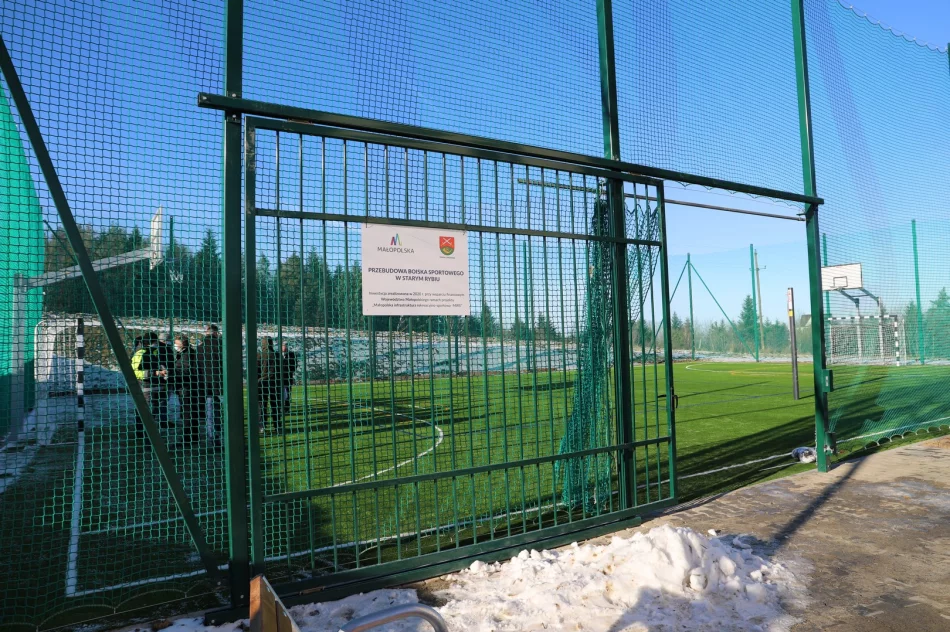 Przebudowa boiska sportowego w Starym Rybiu zakończona - zdjęcie 14