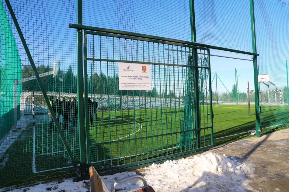 Przebudowa boiska sportowego w Starym Rybiu zakończona - zdjęcie 16